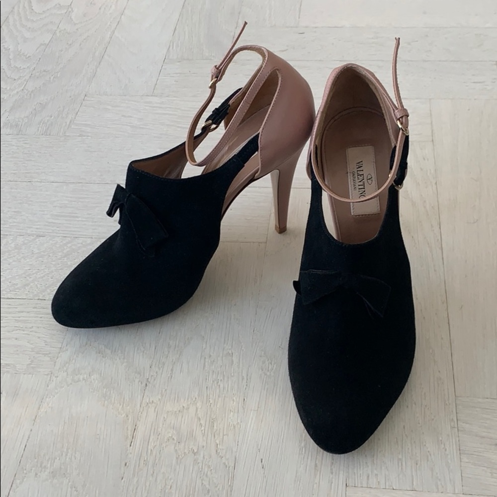 Valentino Garavani Black Heel size 9